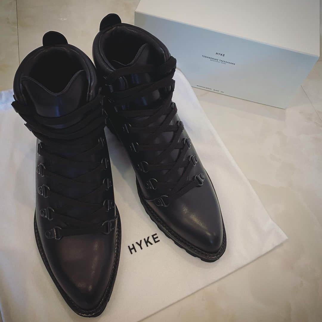畑野ひろ子のインスタグラム：「展示会オーダー品が到着。 秋冬のブーツ🖤🖤🖤」