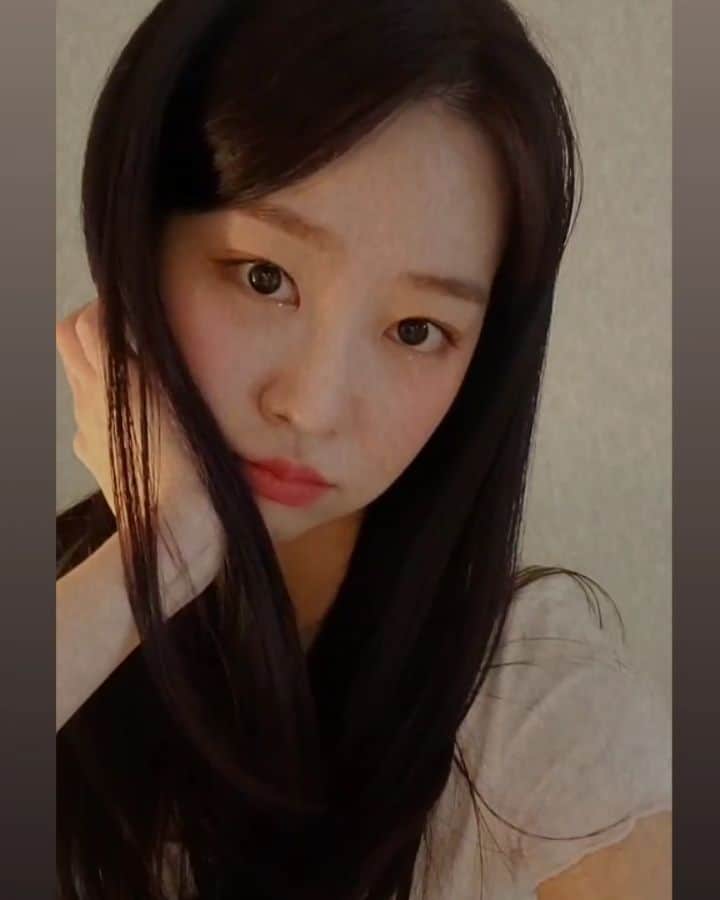 ユジョンのインスタグラム：「가을비가 온당 🤎」