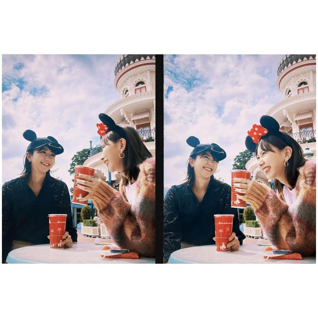 小口桃子のインスタグラム：「実ははじめての姉妹ディズニー🐭 ⁡ 小さい頃から高校生くらいまで毎年必ず家族で遊びに行ってたから、実家のアルバムには沢山のディズニーでの思い出が詰まってる。 ⁡ 昔はアトラクションに乗るのに必死だったけど、今はぷらぷら歩いてお茶してゆっくり楽しみました♡ （すぐ疲れるだけ） ディズニーランドっていう空間にいるだけで楽しいのは大人になった証拠なのかな…！ ⁡ ⁡ 写真4枚目はいつだかの思い出写真📷」