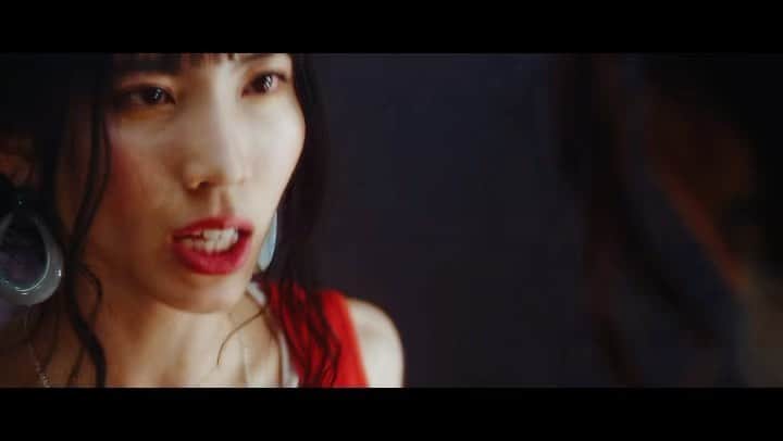 レイチのインスタグラム：「JINGI (Prod.Matt Cab)-Music Video-OUT NOW!!!🙌🏻🙌🏻🔥  Link in bio MV公開しました😆 観てね」