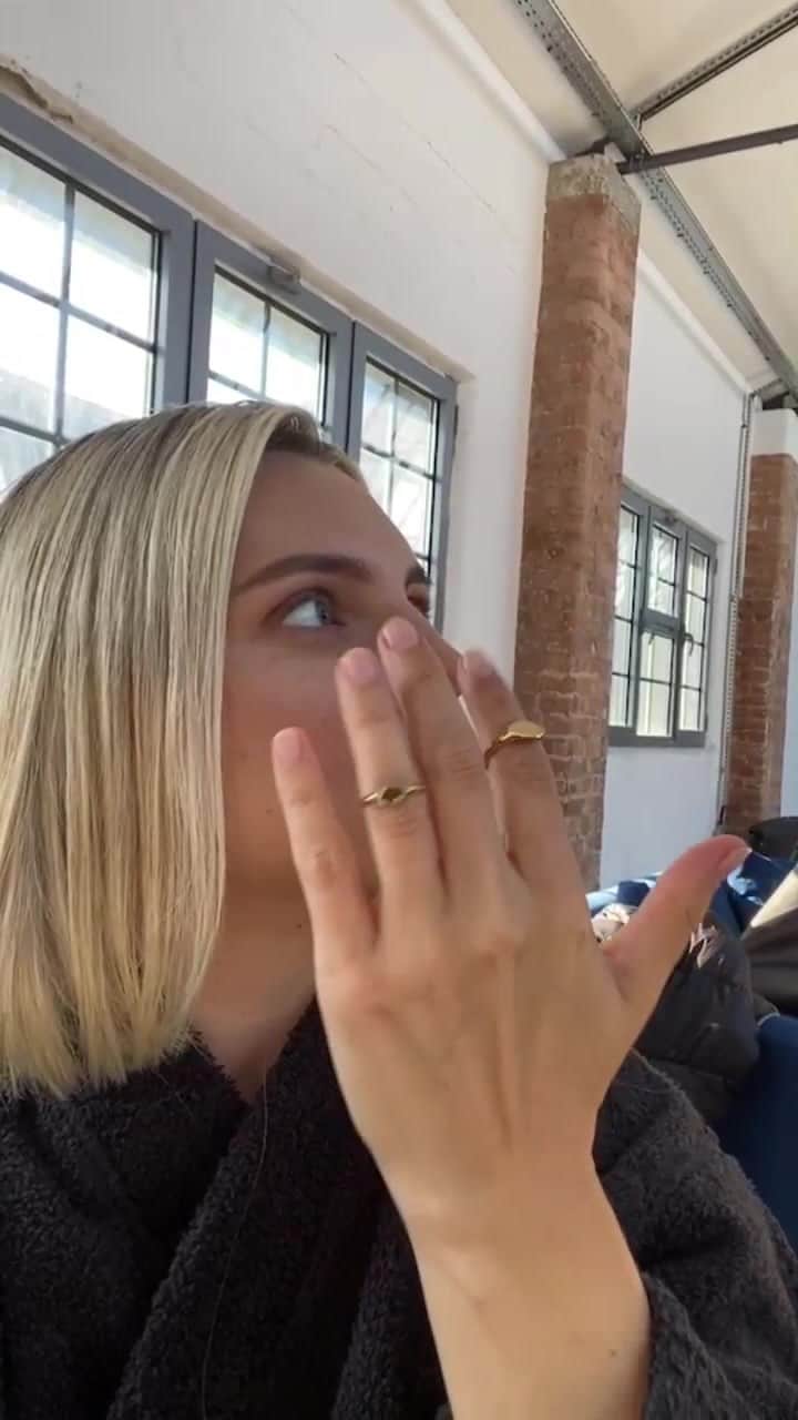 Estée Lalondeのインスタグラム：「@daisy_jewellery」