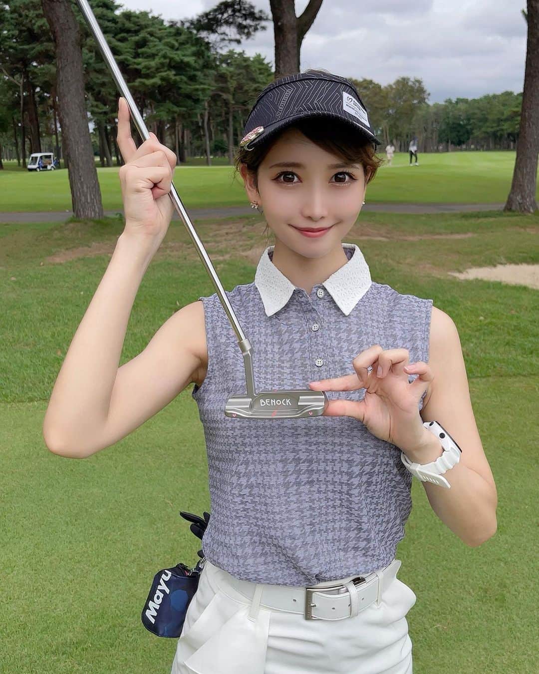 のインスタグラム：「. Newパター⛳️✨ 色々とオーダーして作ったよ〜🥰 BENOCKパター🤍オーダーしてから届くまで、ず〜っと楽しみにしてたの！！ @benockputter  フィッティングってものを初めてしたんだけど、楽しかったしパターにも色んな種類があるんだな〜と勉強になった！ 私にはピン型が合ってるみたい☺️ . 裏面にきなちゃんと桜を🐶🌸 グリップはピンクで、側面にちいさなハートを入れたり、フェース面には名前を入れたり！（４枚目） 写真じゃ分かりにくいね🥺 . 世界に１つだけのパター✨ とってもかわいい仕上がりになったよ🤍🤍 これでバシバシ沈めていきたい⛳️🥰 . #ゴルフ女子#ゴルフ初心者#ゴルフ#ゴルフ好き#ゴルフ好きな人と繋がりたい#ゴルフウェア#ゴルフファッション#ゴルフコーデ#ゴルフ女子コーデ#パター#ゴルフ場#べノック#べノックパター #golf#golfwear#golfswing#golfstagram#golfgirl#golflife#golfwang#putter#benock#benockputter」