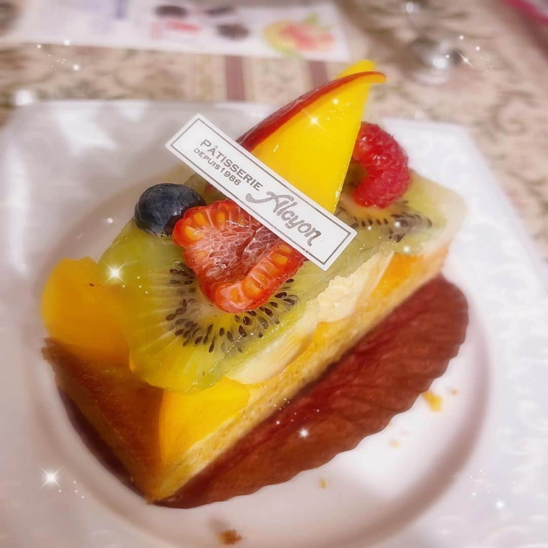 加藤咲希のインスタグラム：「🍰🤍」