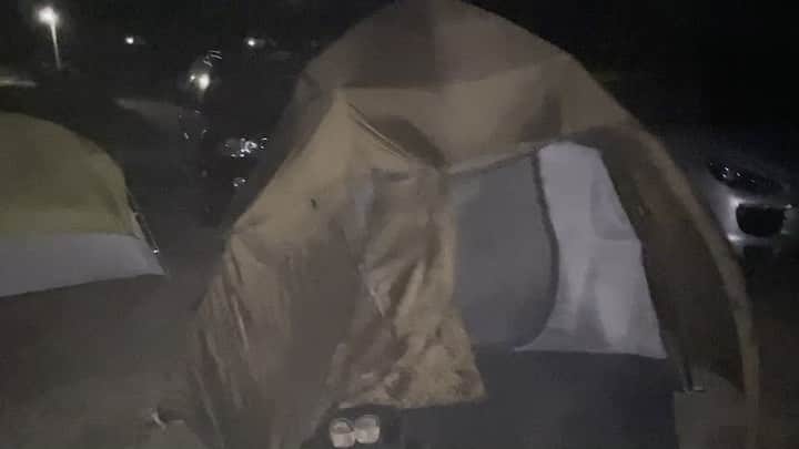 田中順平のインスタグラム：「一生に1度は行ってみたいキャンプ場の朝4時🏕 風強すぎ🤣テント飛ばなくて良かった🤣🤣🤣 #キャンプ #ドキドキキャンプ #強風キャンプ #この強風で一度も目覚めなかった」