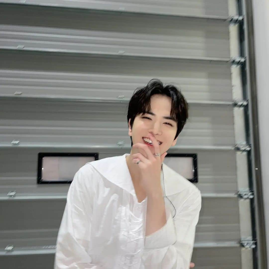 ヨンフンのインスタグラム：「(영훈) 더비때문에 웃어 😁 #THEBOYZ #더보이즈 #YOUNGHOON #영훈」