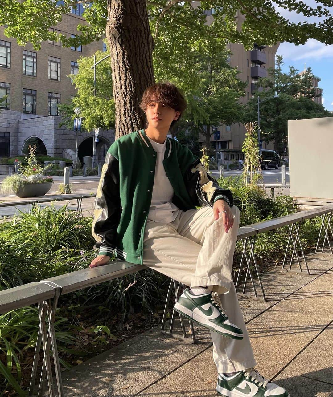 まきとんさんのインスタグラム写真 - (まきとんInstagram)「💚💚💚🤍🤍🤍  jaket @aelfricedenofficial  pants @furugiya_jam_official  shoes @nike #dunklow  . . .  #outfit #outfits #autumnfashion #greenoutfit #greenvibes #autumnoutfit #autumn #  #秋コーデ #秋服コーデ #みなとみらい #スタジャン #ストリートファッション #ストリート系男子 #ストリートコーデ #グリーンコーデ #アイボリー #緑コーデ #falloutfit #fallfashion #falloutfits #streetfashion #streetstyle」9月29日 19時13分 - lv_iw