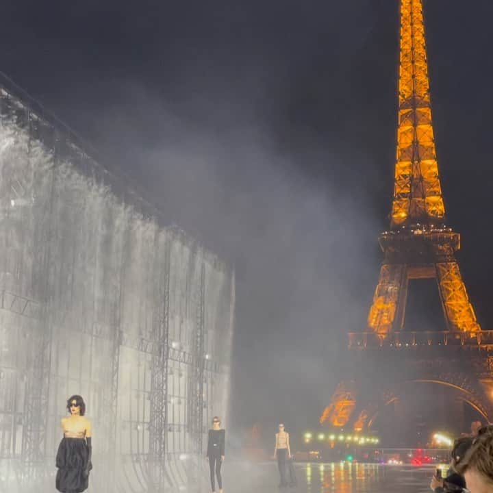 ニーナ・ガルシアのインスタグラム：「@ysl  @anthonyvaccarello  Paris ,Trocadero S/S’22」