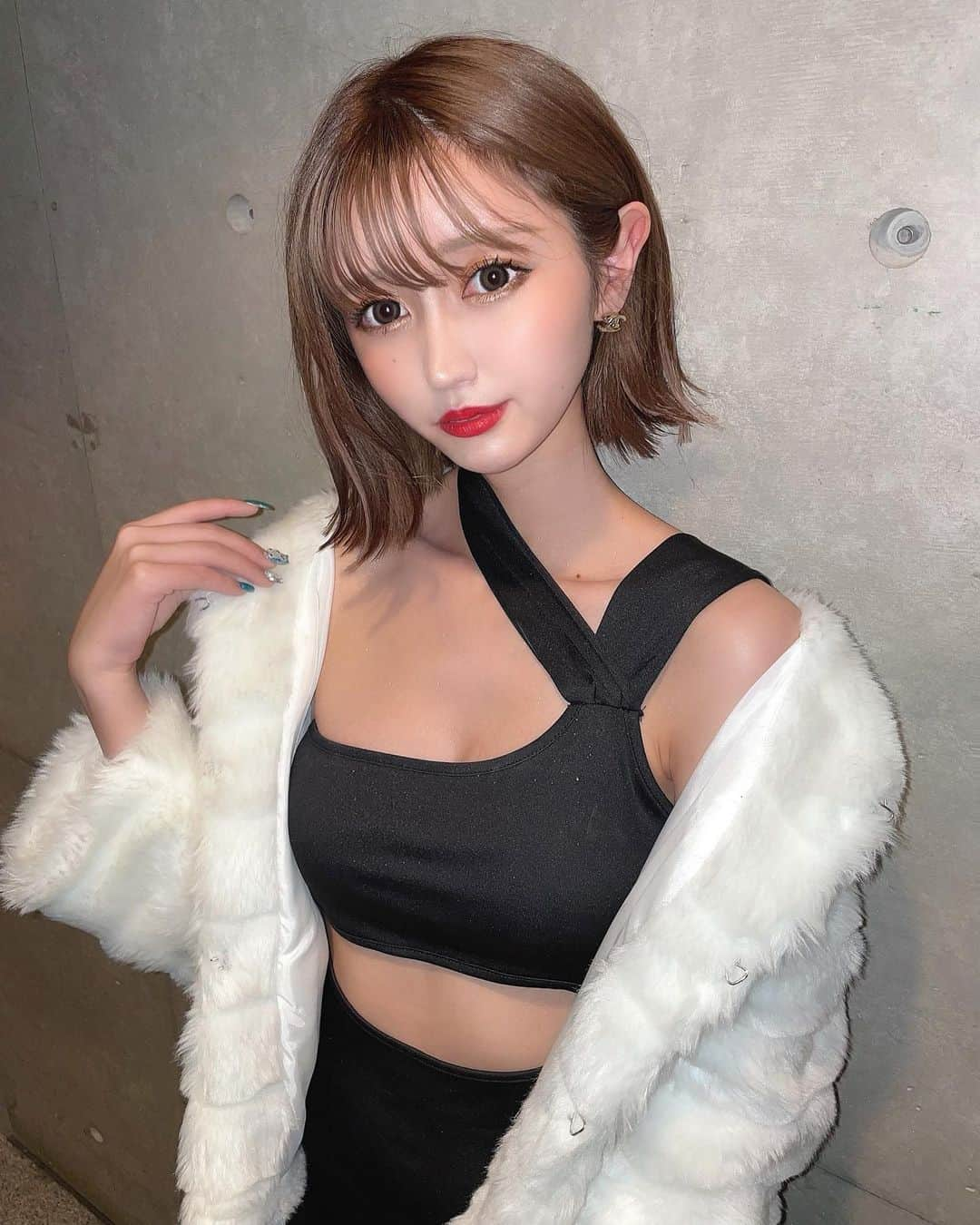 伊上あやさんのインスタグラム写真 - (伊上あやInstagram)「エリーツ表参道のヘアーショーに 出させてもらったの♡ とっても緊張したけど、とっても楽しめました！！ モデルとして呼んでくれた、 千葉ちゃんそして、よねさんに感謝してます😌💞  素敵なスタッフ、素敵な技術をもってるエリーツ！ みんなもエリーツ行ってみてね🥰  #エリーツ表参道 #エリーツ #表参道 #新宿 #原宿 #表参道 #外はねボブ #ボブ #シースルーバング」9月29日 19時26分 - o.aya_0613