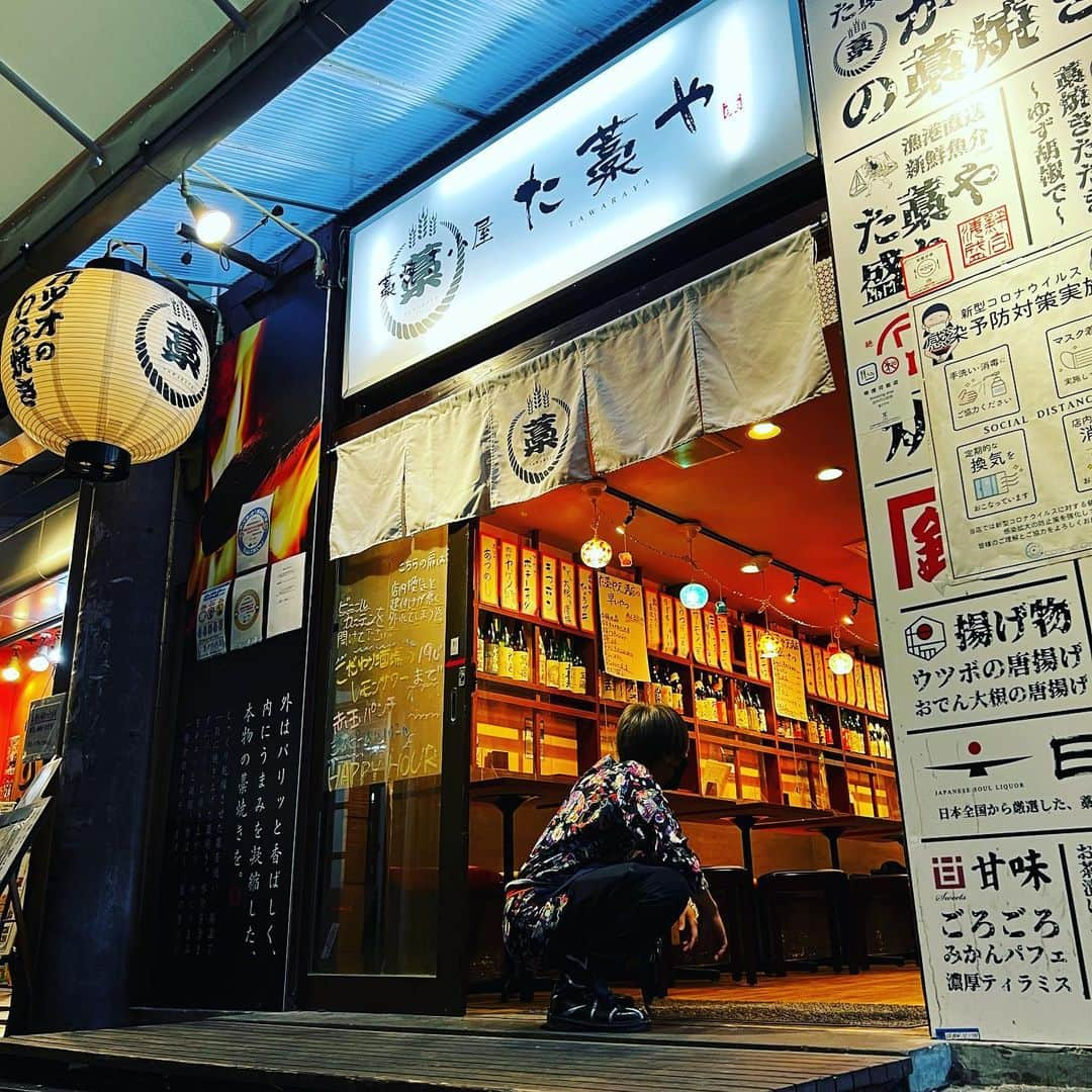 天満バル SANJIのインスタグラム：「◡̈⃝︎⋆︎* どーも！た藁や天満店です🙌 𝟙𝟘月𝟙日より営業再開致します！ 営業時間の変更があるので、 ご来店の際はお気をつけ下さい！🙇‍♀️🙇‍♀️ ✄-------------------‐✄ 平日 𝟙𝟝時𝕆𝕡𝕖𝕟 土日祝 𝟙𝟚時 𝕆𝕡𝕖𝕟 ≣≣≣≣≣✿≣≣≣≣≣≣≣≣≣≣≣≣≣≣≣≣≣≣≣≣ #た藁や #た藁や天満 #藁焼き #カツオ #ウツボ #牛タン #🍆 #炉端焼き #ホッケ  #天満 #天満飲み歩き #天満はしご #はしご酒 #天満はしご酒  #ハッピーアワー #コロナに負けない ！#営業再開 #昼飲み #居酒屋 #𝕠𝕤𝕒𝕜𝕒 #たばこ吸えます #喫煙可能店」