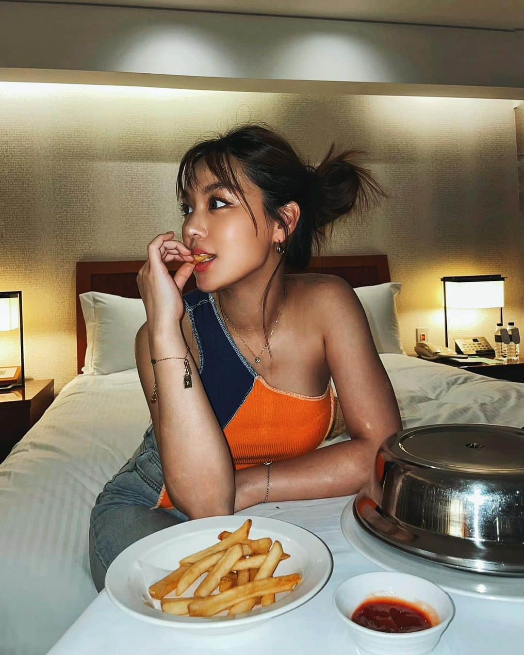 キム・ヒジョンのインスタグラム：「All i want is 🍟+ heinz」
