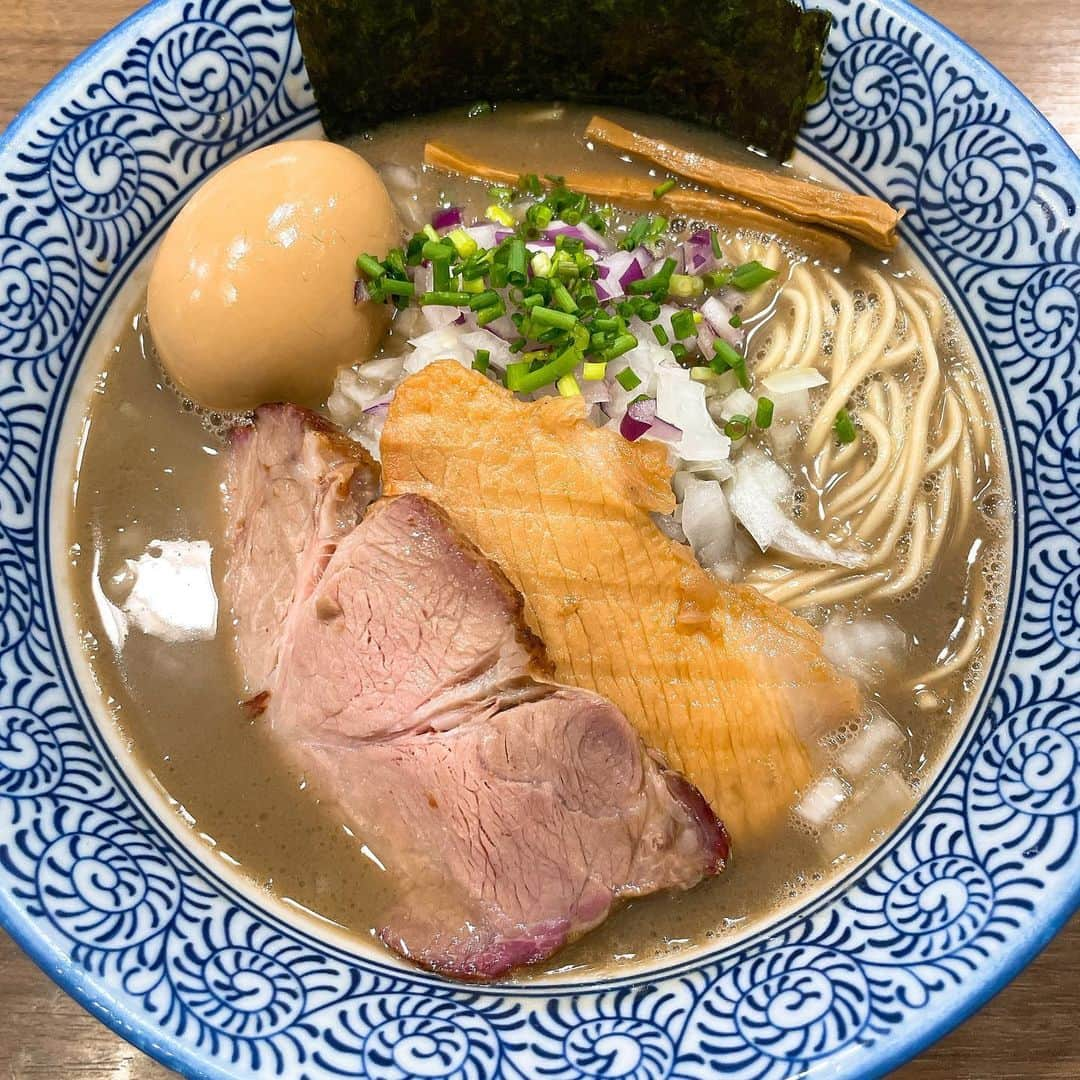 山岡実乃里さんのインスタグラム写真 - (山岡実乃里Instagram)「味玉濃厚煮干しそば🍜  店名から見て「つけ麺」推し だっていうのはわかってるんだけど ラーメン食べたくて頼んだら大正解だった！ えぐみがなく、濃厚🥺✨ つけ麺も少しもらったけど私はこっちが好き💓 次は和え玉も一緒に食べたい！！！  #いつかのらーめん #つけ麺宮元  #らーめん #らーめん部 #中華そば  #らーめん女子 #らー活 #煮干しラーメン  #煮干しそば #ラーメン #ラーメン部  #ラーメンインスタグラマー #ラー活 #ラーメン巡り  #ラーメンパトロール #ラーメン女子  #ramen #ramennoodles  #ramenstagram #instafood #foodie」9月29日 19時55分 - minorin1016