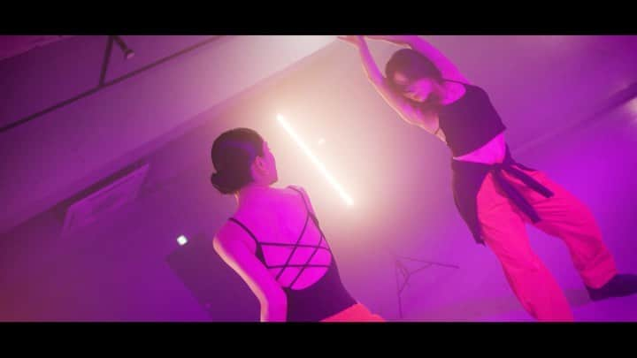 キム・ボヒョンのインスタグラム：「Chloe x Halle - Ungodly Hour . choreography @naria_dang film @__kyungeun_ studio @prepixstudio」