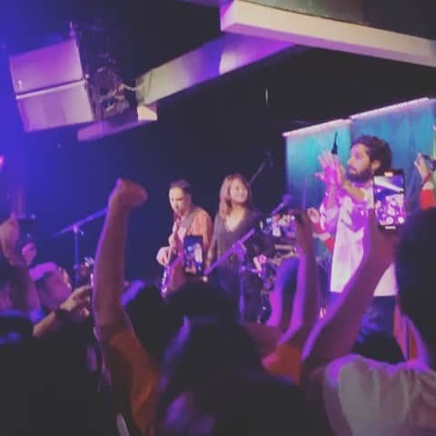 クナル・ネイヤーのインスタグラム：「Um. So apparently if I drink tequila I end up jumping up on stage. Stop. Buying. Me. Shots. Goa 1 Kunal 0.」