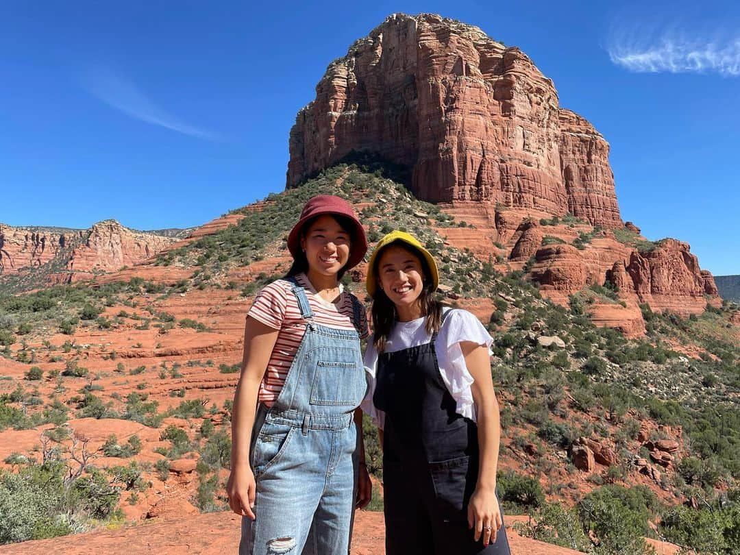 加藤未唯さんのインスタグラム写真 - (加藤未唯Instagram)「SEDONA🪨⛰❤️‍🔥  壮大な大地のエネルギーを感じ、 たくさんパワーを貰ってきました！🔥 絶景を目にして興奮の連続で、 大自然の美しさに改めて気付きました🌵🌳💚  #sedona #bellrock #mountain #powerspot #arizona  #セドナ #ベルロック #パワースポット #山  #山ガール #自然 #神聖 #大地 #岩 #崖 #アリゾナ」10月14日 15時41分 - miyukato1121