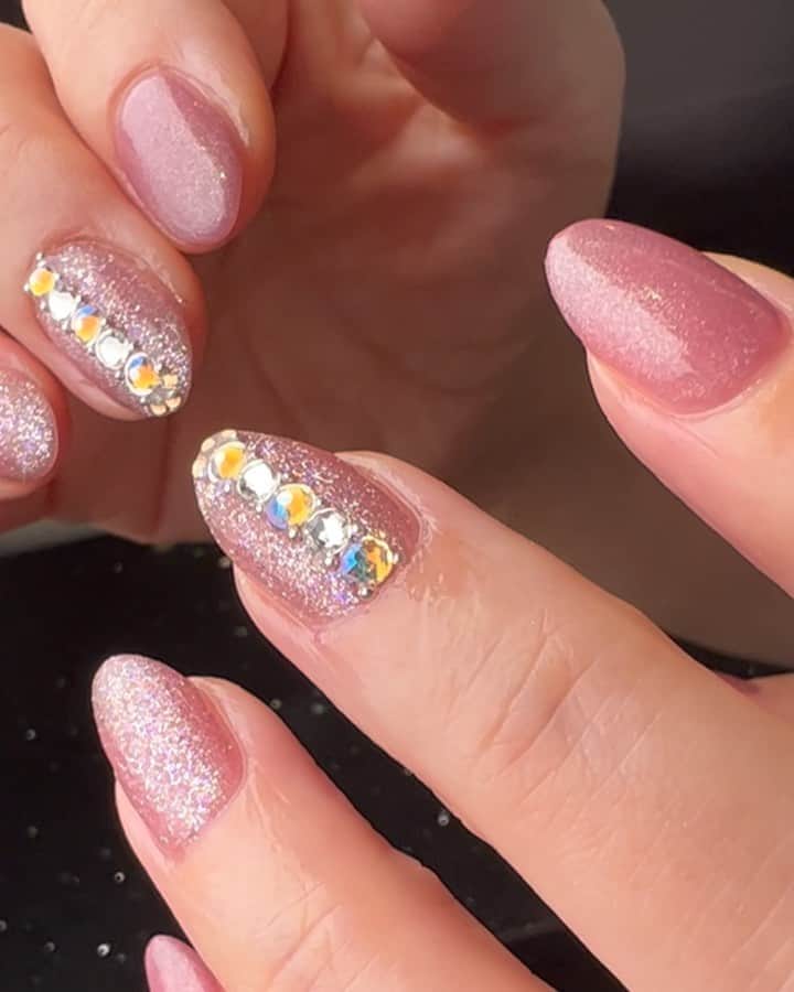 名古屋プレミアムネイルサロン アデリーネイルのインスタグラム：「プルンプルンカラーの新色🥰  アデリーネイル ☎︎052-325-2533 名古屋市北区若葉通1-2レクサ若葉2階 1階無料駐車場となっております(6台有)#アデリーネイル#プレミアムネイルサロン #ネイル#ネイルサロン#名古屋#名古屋ネイルサロン#3Dネイルアート#nails#gelnails#nailart#スワロフスキークリスタル#アイラッシュサロン#サロンデザイン#フレンチネイル#ドット#新色」