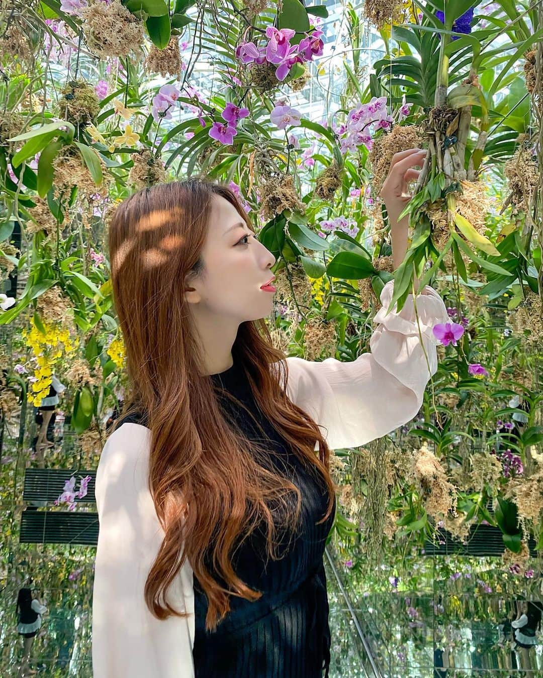 のインスタグラム：「. チームラボ💐💜 . 不思議な空間が沢山あって癒された〜✨ . . . #チームラボ#チームラボ豊洲#チームラボプラネッツ」