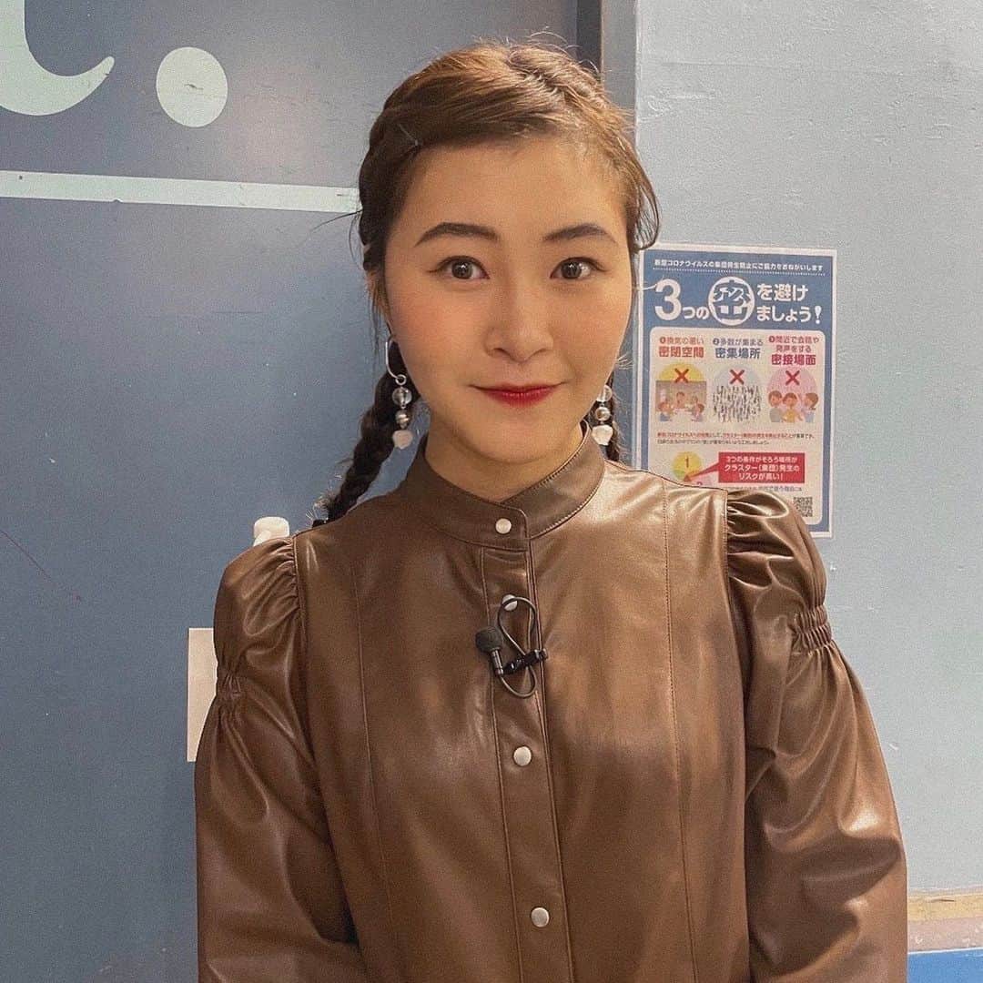 のインスタグラム：「…  最近の流行り髪🦱 編み込みおさげ。 . . . #編み込み #おさげ  #ヘアアレンジ」