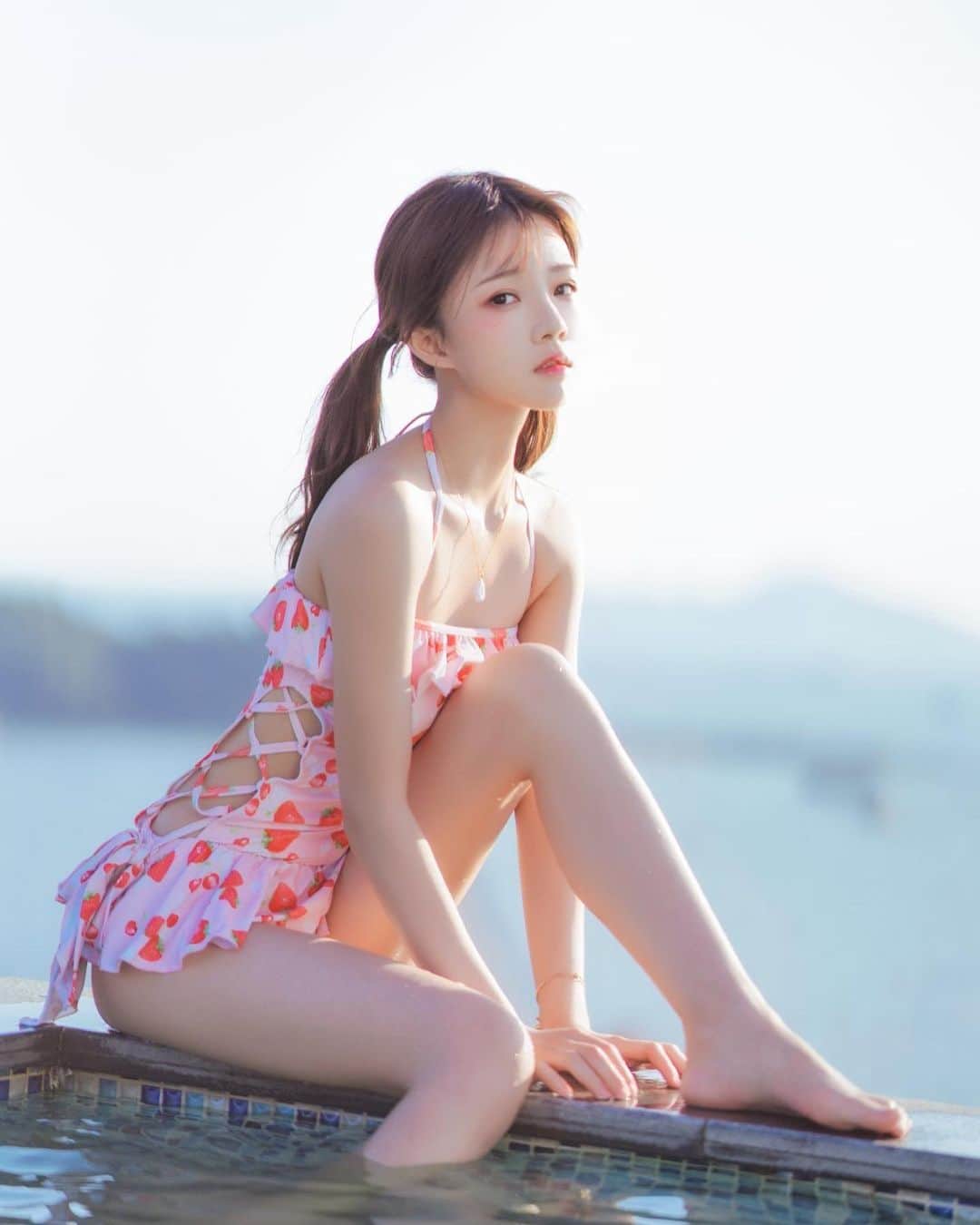 Shikaさんのインスタグラム写真 - (ShikaInstagram)「Model: 桜桃喵 🇨🇳  #swimming #swimwear」10月14日 9時15分 - shika.kamisaka