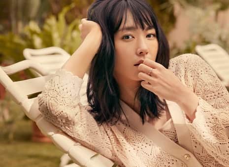 新垣結衣　ファンアカウントのインスタグラム：「Gakki as the ambassador for a new sustainable fashion line for H&M.  #yuiaragaki #hm #gakki #fashion」