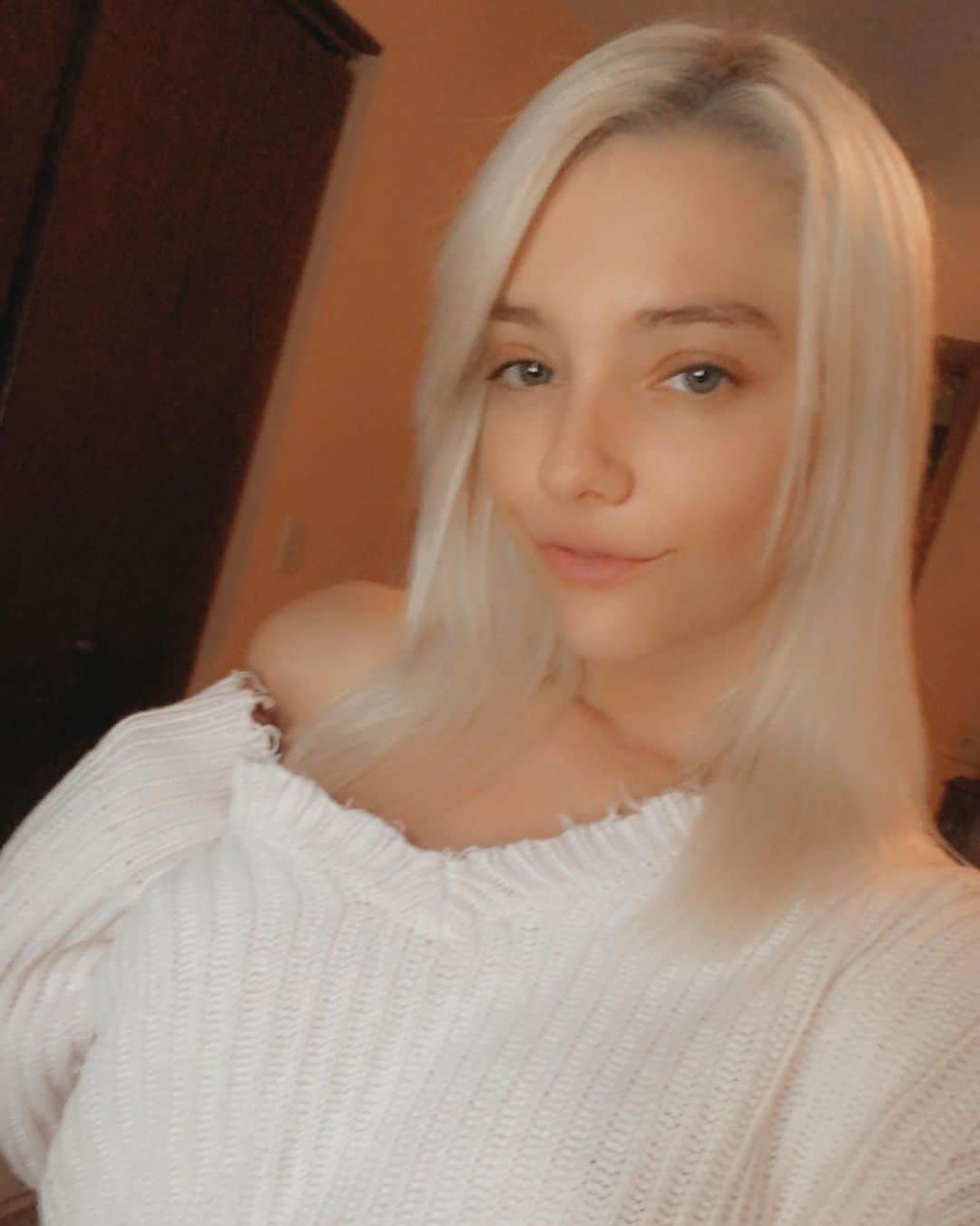 ケナ・ジェームスのインスタグラム：「Love you 💖」