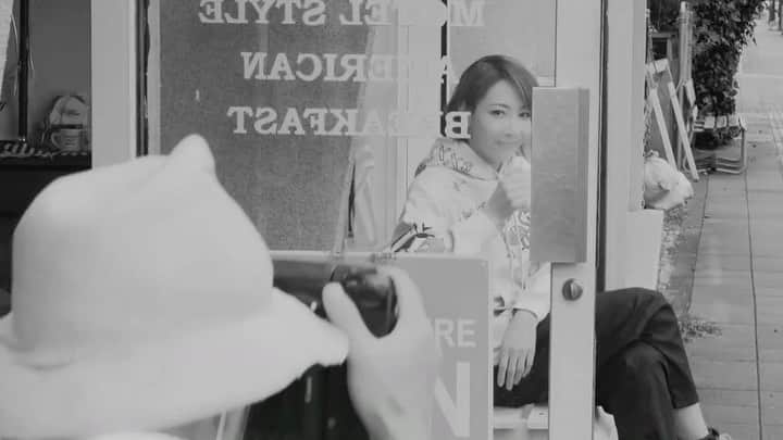 のインスタグラム：「. 来年のカレンダーの スポット映像が 出来ました😀😀 . 今年も 沢山の質問に答えて 今年はちえ語録が あります😊😊 . 自分でも覚えてなかった 恐ろしい言い間違えなどを ファンの方々が 覚えていて下さり こんな事も言ったなーと😎 驚き喜んでます😊  . 週めくりカレンダー またまた 拘ったものになっております❤️❤️❤️  . 来年も 一緒に 歩んでくださいませ🙂🙂  . #TheREON #柚希礼音」