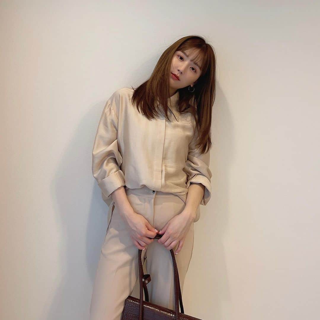ひよんのインスタグラム：「🤎💛🤍  今日は夜に家族に会えるから お仕事がんばれる☺️✨ みんなも一緒にガンバロウ♡  #ひよん」