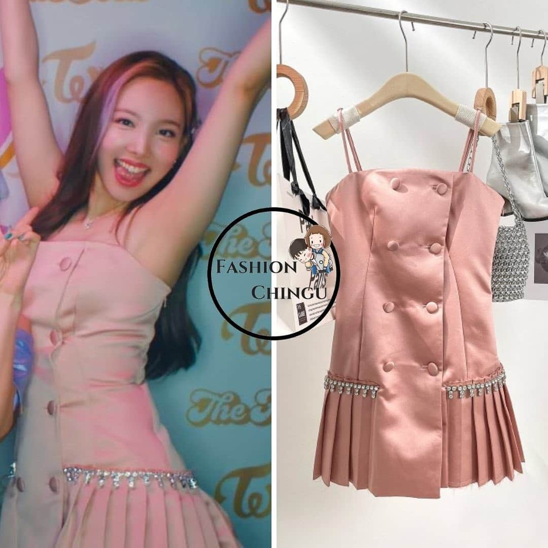 ナヨンのインスタグラム：「Get Nayeon’s Closet and even more Twice Fashion!  Hi! We are @fashionchingu. We recreate affordable K-pop outfits and offer a variety of idol clothing collections like Twice, Itzy, and Stray Kids.  Our overflowing love for KPop and Kdramas started our journey.  Our Instagram represents a catalogue of items that we offer for you guys. You can find a direct link for each item there.  Want to dress like your bias? Follow us and send a picture of the requested item ❤️  #twice #twicegram #jyptwice #once #nayeon #jeongyeon #momo #sana #jihyo #mina #dahyun #chaeyoung #tzuyu #minatozakisana #hiraimomo #kimdahyun #imnayeon #myouimina #parkjihyo  #yoojeongyeon #sonchaeyoung #choutzuyu #oneinamillion  #jypnation #twicelights #twicefashion #twiceedit #twiceedits  #najeongmosajimidachaetzu #twicejyp」