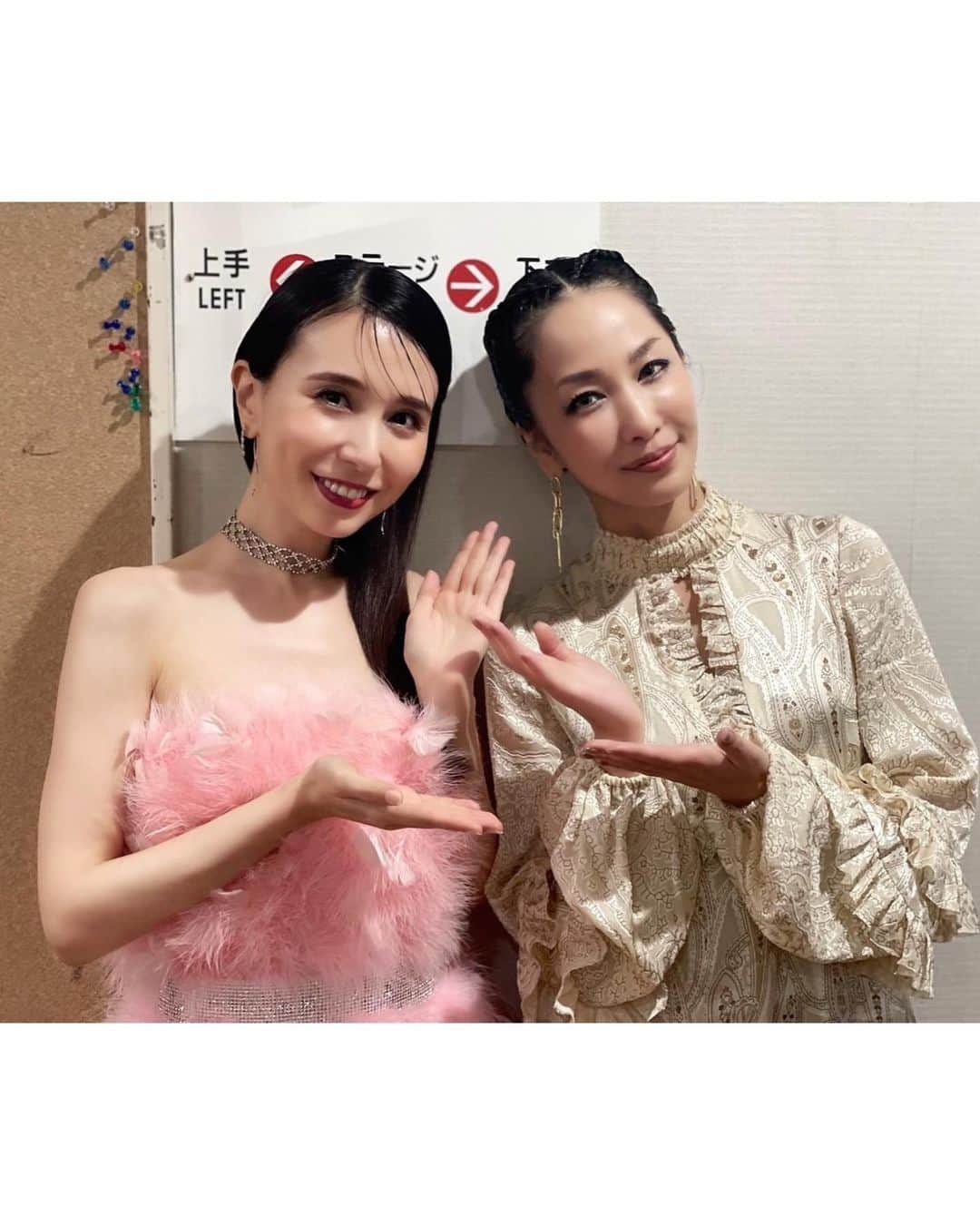 中島美嘉さんのインスタグラム写真 - (中島美嘉Instagram)「. 憧れの 小柳ゆきさん そして いつも素敵な May J.さん 共演できて嬉しかったです！ ビルボードクラッシックス 来てくださった方 ありがとう ございました！  @yuki_koyanagi @mayjamileh  #billboardclassicsfestival  #今日 #アイメイク #水色 @blanciris_official」9月29日 22時18分 - mikanakashima_official