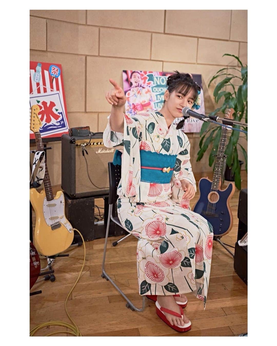 のん（能年玲奈）さんのインスタグラム写真 - (のん（能年玲奈）Instagram)「のんおうちで観るライブ Vol.11 〜残暑のまったりお祭りLive〜 では、2021年の夏にやり残したことをやろう🌊という企画でした！ もう終わった夏を惜しんで浴衣と甚兵衛でお送りしましたね。実はこの浴衣、一昨年買って着れてなかったやつ！スタイリストの町野さんが帯や飾りを合わせてくれました🌞 スーパーボールすくい、熱かった。  #のんおうちで観るライブ #NONOUCHIDEMIRULIVE  @higuchi_kei  Photo: @kentarominami_ Styling: @izumimachino Hair&make up:Shie Kanno」9月29日 22時37分 - non_kamo_ne