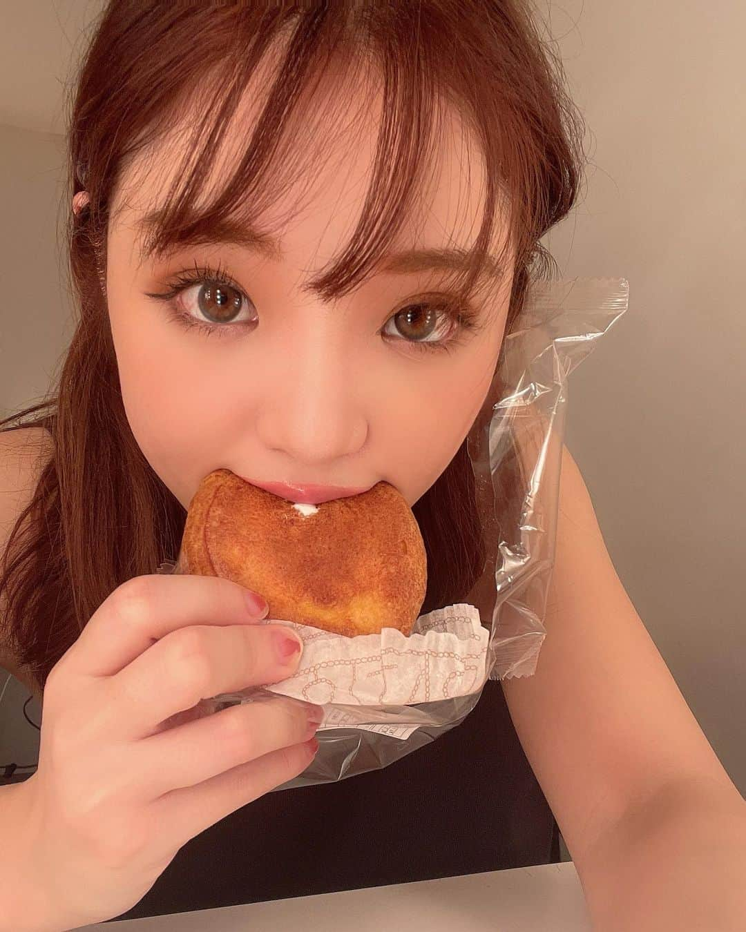 Kozueさんのインスタグラム写真 - (KozueInstagram)「. . ぐへへへへ♡ YAMATOMAYAさんから差し入れを 頂きました🥺❤️❤️シアワセ… @yamatomaya_jp  . . ありがとうございます！🥰 MAYAさんのMVにこちゃ出演しているのでぜひ見てね！！！🩰🎻 . . #cyberjapan #サイバージャパン」9月29日 22時42分 - kochaofficial_