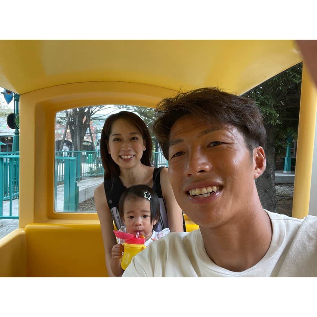 山田真以さんのインスタグラム写真 - (山田真以Instagram)「パパがリハビリ入院をしているため、暫く会えない日が続いています😢 3人揃って会える日を楽しみに元気に頑張ろう💪💕 #早くパパとたくさん遊びたいね #パパと娘 #いつかの思い出」9月30日 14時57分 - maaai.yamada