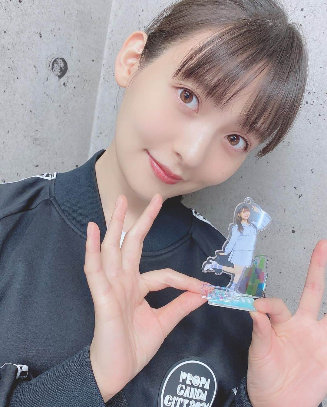 上坂すみれさんのインスタグラム写真 - (上坂すみれInstagram)「Instagramのフォロワー同志、41万人になってました！ありがとうございますっ ライブグッズが大豊作ですぞ〜！！ どれにします？します？(*･∀･*)  https://monostand.jp/sumireuesaka_propagandacity  #propagandacity #上坂すみれ」9月30日 15時54分 - uesaka_sumire