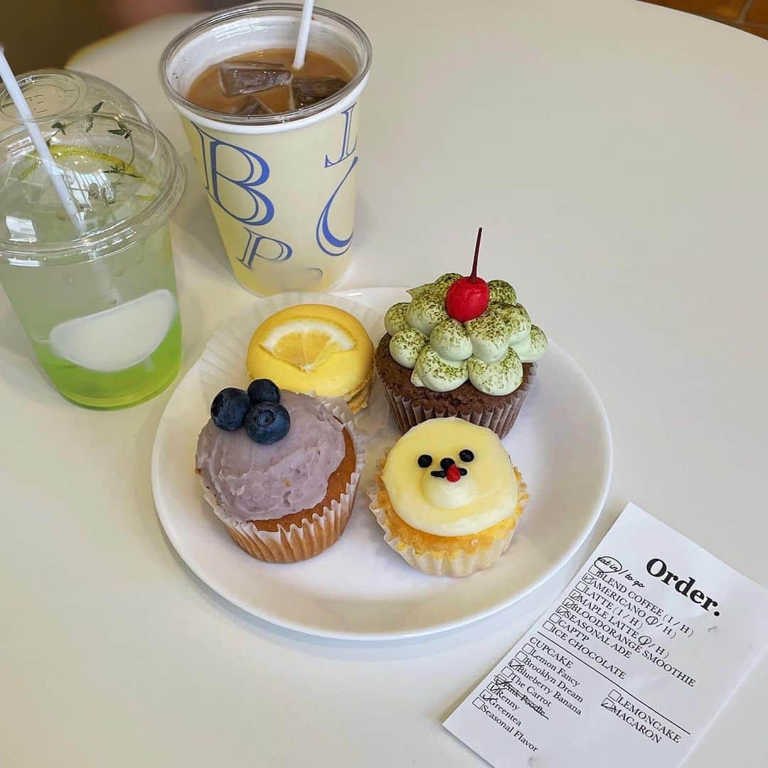 のインスタグラム：「だいぶ前に行ったCaffe☕️  めっちゃ可愛かった🧁   #オリックス #Bs2021 #BsGirls #プロ野球  #selfie  #オリックスバファローズ  #ORIX #instagram  #amane_356 #follow #일본야구 #일본 #프로야구  #세루카　#셀카  #셀스타그램 #팔로우 #일상 　#데일리룩 #셀피  #スポーツ  #人像攝影　#치어리더 #NPB #fllowme #avex  #caffe」