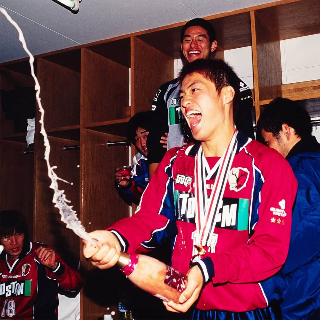 鹿島アントラーズさんのインスタグラム写真 - (鹿島アントラーズInstagram)「本日より「KASHIMA ANTLERS 30th ANNIVERSARY BOOK」の販売スタート！  クラブ創設30周年という節目で発行される、唯一の公式メモリアルフォトブック。レジェンドや選手のインタビューもございます！  計160ページにわたる読み応え十分の1冊。30年分の思い出をぜひお手元に！  #鹿島アントラーズ #kashimaantlers #Ｊリーグ #jleague #小笠原満男 #曽ケ端準 #秋田豊 #長谷川祥之 #鬼木達 #レオナルド #leonardo #オズワルドオリヴェイラ #oswaldooliveira #ダニーロ #danilo #マルキーニョス #marquinhos #土居聖真 #岩政大樹 #佐々木竜太 # #zico #遠藤康 #金崎夢生 #ペドロジュニオール #pedrojunior #30周年」9月30日 10時01分 - kashima.antlers