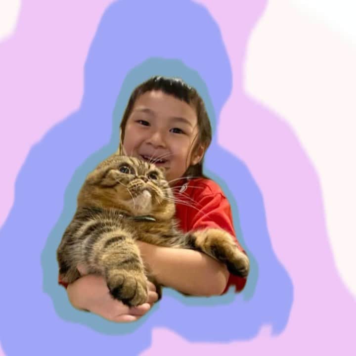 畠山千明のインスタグラム：「9/30㊗️６歳 希花誕生日おめでとう🎊  私たちの希望の花と表して、希花と名付けたわけですがその名前の通り毎日ハッピー女子😅🎊 最近はコジコジにハマっております。 相変わらずナイスチョイス❤️‍🔥  宝物よ、何歳になっても永遠に最強な味方であり続けますよ。」