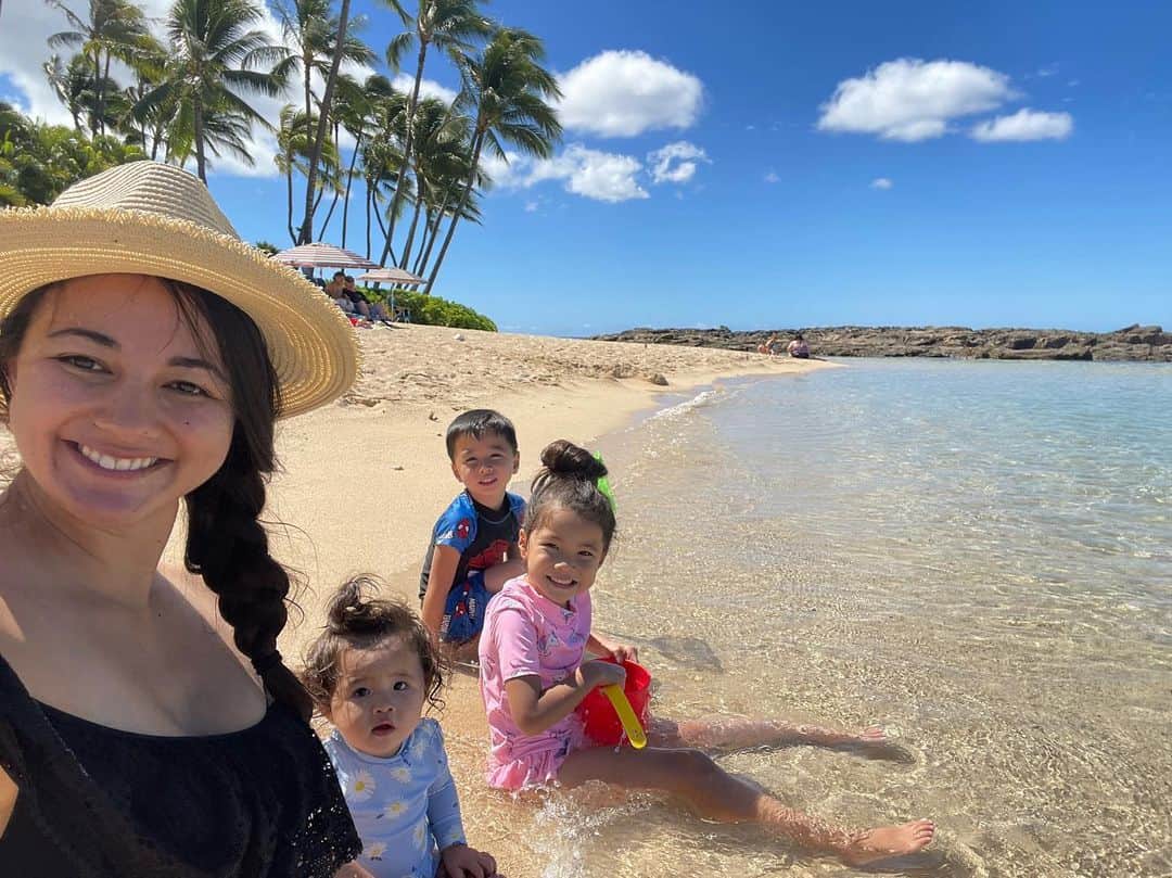 エリナ シルカのインスタグラム：「Beach day 😎」