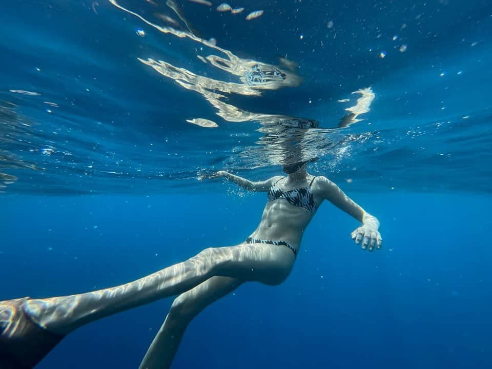 カーラ・デルヴィーニュのインスタグラム：「Shark bait hoo ha ha」