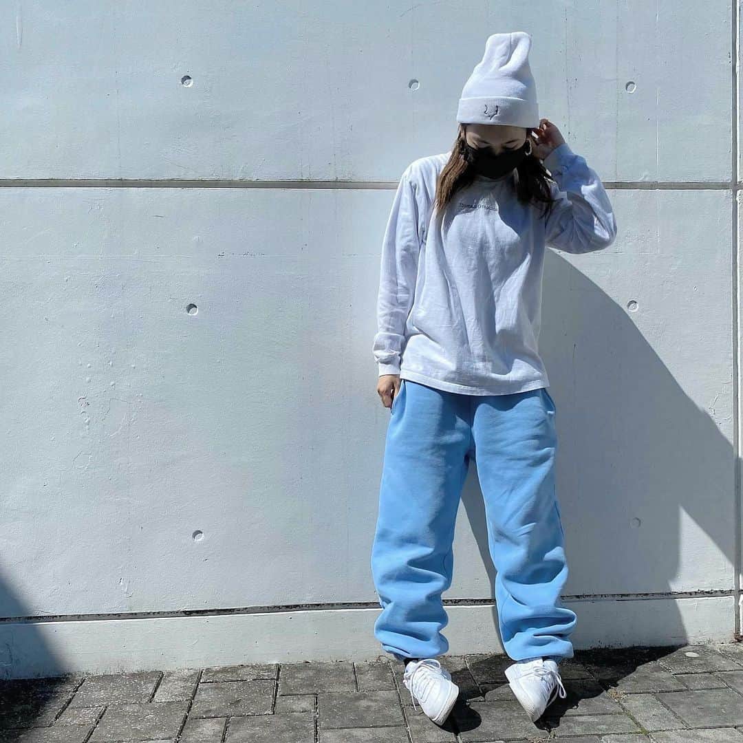 富久美玲のインスタグラム：「_ . 🆕 色味に一目惚れで形もドンピシャな スウェットパンツに出会いました🐳 . 大きめのサイズって訳でもないのに この絶妙なダボッと感が可愛い💓 そして何よりこの可愛いブルー！！！ . @gap_jp  ▷Mサイズ . #私服#身長152cm#mireistylecode#ootd#ボトムス#スウェットパンツ#gap」
