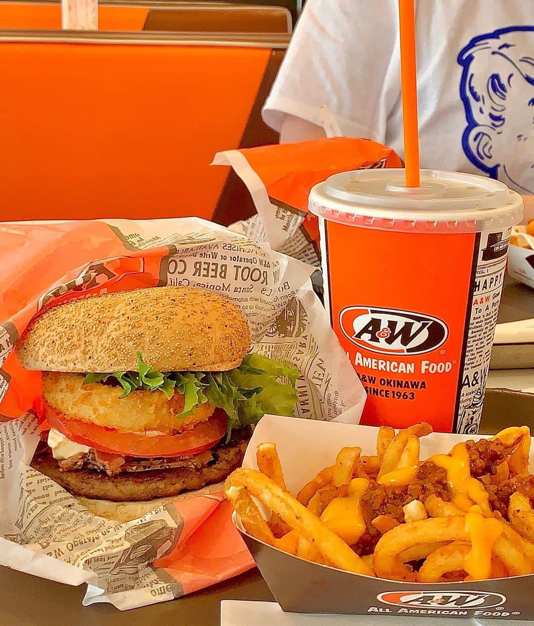 のインスタグラム：「🍔🍟🥤」