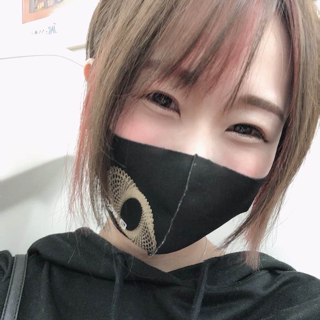 ゆうりたん（元 芹沢ゆうり）のインスタグラム：「. 色落ちしてきたかなァ？？  #ショートカット女子 #ショートヘア女子 #ショート女子 #きゃば嬢 #キャバ嬢 #キャバクラ嬢 #六本木レッドドラゴン #六本木 #酒好き #ジムウェアモデル #猫 #保護猫 #猫のいる暮らし #ねこすたぐらむ #ねこちゅーぶ始めました #猫がいる幸せ」