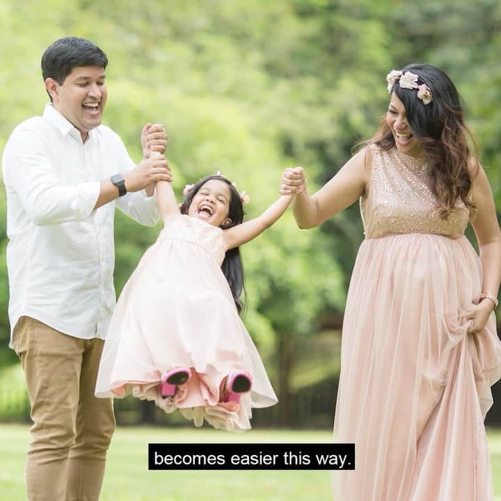 Canon Asiaのインスタグラム：「Besides knowing how to work with your camera equipment and lighting, photographing everyday people comes with a unique challenge - getting them to pose naturally in front of a camera 👨‍👩‍👧‍👧  . Watch a snippet of the full video below as experienced portrait photographer, Grace Tan of @storiesmy, shares her tips to creating a fun space for first-time subjects and how to direct them! 🎬 . Watch the full video by clicking on the link in our bio! .  #canonasia #videography #portraiture #portrait #photography #casual #bodylanguage #expression #tutorial #family #aesthetics #colours #inspiration #production #lighting」