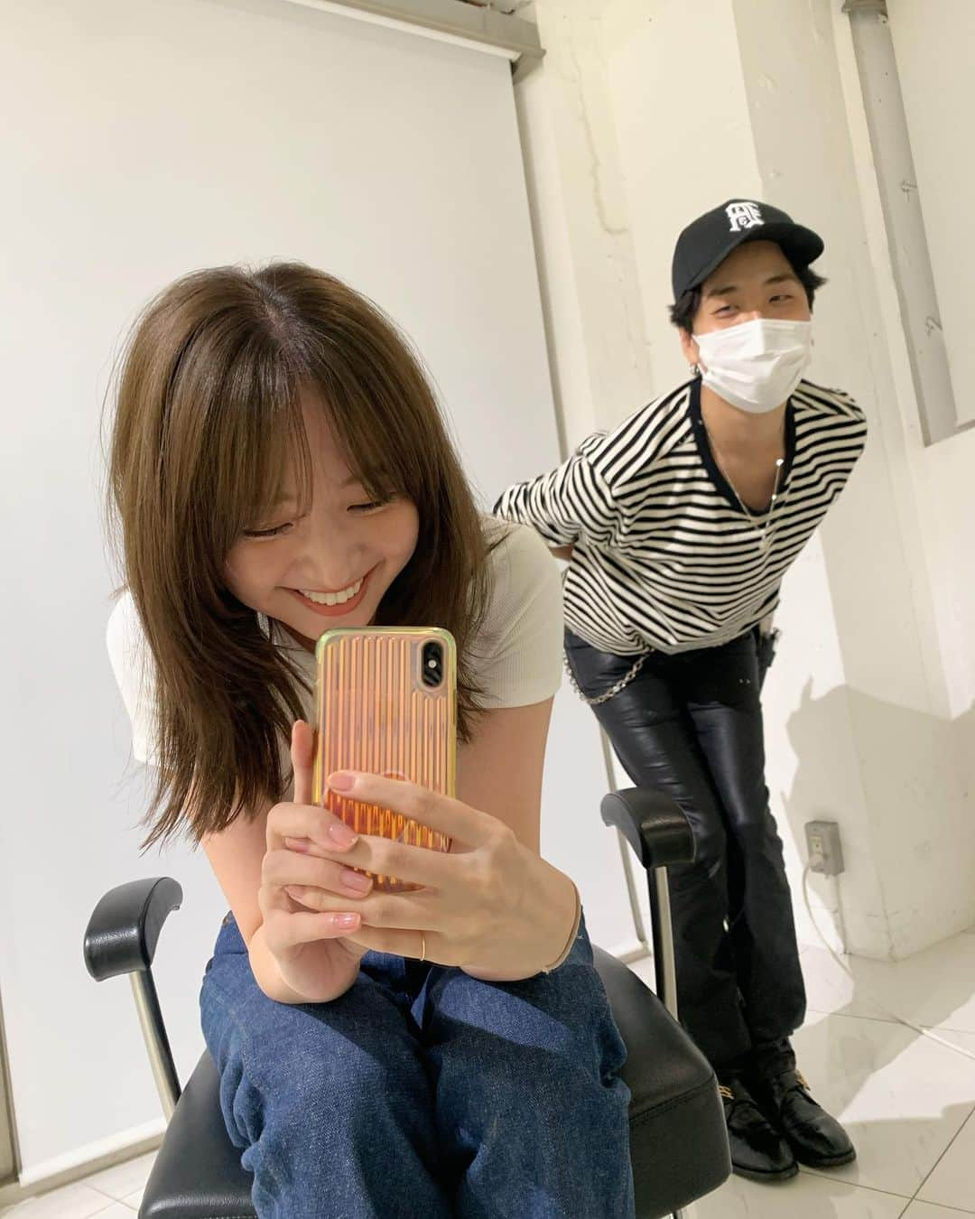 鹿沼憂妃さんのインスタグラム写真 - (鹿沼憂妃Instagram)「わたしの髪型の理想は、 自分であまりセットしなくても大丈夫な感じ （自分でセットできないの☺️笑） あとこういうシンプルな洋服を着たときにも なんだか可愛く決まっちゃうような そんなイメージをいつもしてるよ🌼 私服はカジュアルな感じが多いから そういうところも伝えて いつもいい感じに仕上げてもらってます🥰 あとは髪の毛結んだときの後れ毛とか 顔周りも結構重要で そこも定期的に整えてもろてます✂︎💓 . #shika_hairstyle  #お金ちゃん相変わらずな動き #いいよいいよ〜」9月30日 17時52分 - shika_0225