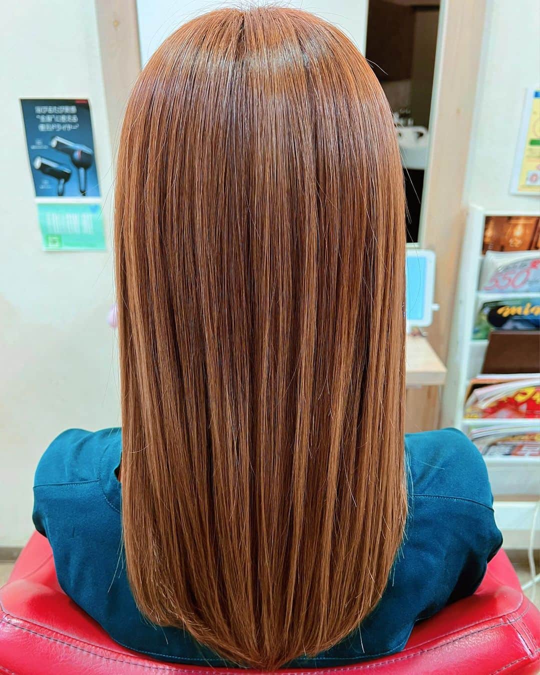 おりささんのインスタグラム写真 - (おりさInstagram)「・ 髪サラサラ💕 ・ 渋谷の美容院 #REVOL ( @revol_shibuya )で 髪質改善トリートメントしてもらったよ🥺✨ ・ 持ちも良くて、ツヤツヤになって嬉しい❤️ ・ ・ ・ あと、 最近シーシャバー巡りにハマってて 歌舞伎町に新しくできた マヒマヒに行ってきた❤️ お店もオシャレでフレーバーもたくさんあって オススメです✨✨✨ @mahimahi.shisha  ・ ・ ・ ・ #渋谷#渋谷美容院 #渋谷髪質改善 #渋谷美容室 #渋谷トリートメント#サラサラ#トリートメント#ストレートヘア#サロモ#サロンモデル#シーシャ#歌舞伎町#シーシャバー#シーシャカフェ #シーシャ女子#ワンピ#ワンピース」9月30日 18時32分 - orisa_0510