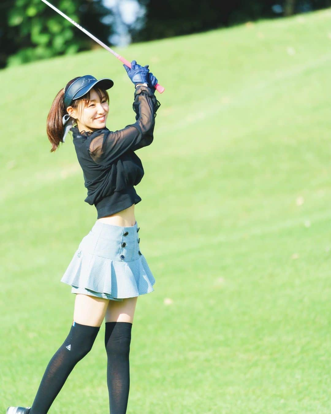 松中みなみさんのインスタグラム写真 - (松中みなみInstagram)「秋ゴルフ🏌️‍♀️🍁  可愛すぎる @j.jane_japan の新作ウェアを着てプレーしました💓💓💓 久しぶりにカメラマンの @yoppa408 さんに撮影してもらって嬉しかった🤗  そしてチキンゴルフの成果もあって 100切りしたよ〜🙌💕  #ゴルフ #ゴルフ女子  #ゴルフウェア #j_jane #j_jane_golf  #ゴルフレッスン #チキンジム #チキンゴルフ @chickengym_official」9月30日 18時42分 - minami_matsunaka