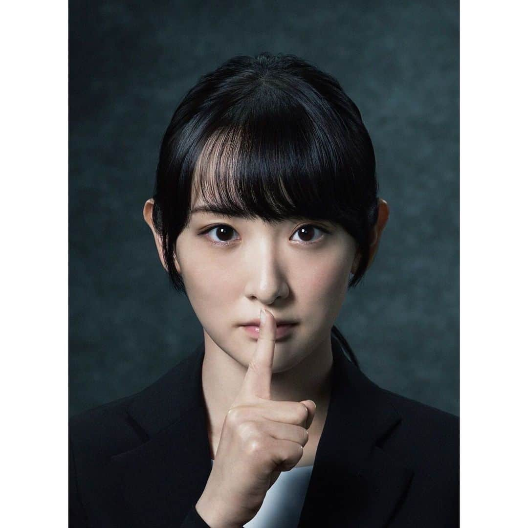 生駒里奈さんのインスタグラム写真 - (生駒里奈Instagram)「. 生駒です！  10月10日夜10時半スタートの 新日曜ドラマ「真犯人フラグ」に 本木陽香役で出演致します！  企画・原案は秋元康さんです(*´꒳`*)  連続ドラマはまだ経験が浅いですが、毎話毎話でインパクトを残せるように頑張っております。  ドラマの現場はスリリングな話とは裏腹にとっても温かい現場で、 毎回緊張するけど、ちゃんと向き合えていると思います。  果たして、私演じる本木陽香にフラグは立つのか、、、、  でもきっと。 しっかり観ないと犯人は分からないと思います。😎 沢山考察したり、感想をＳＮＳなどて呟いてみたり、様々な形で楽しんで頂けたら嬉しいです！！！  2クール。 どうぞよろしくお願いします！！ #真犯人フラグ」9月30日 19時00分 - ikomarina_1229