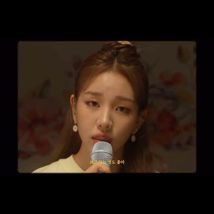 ペク・アヨンのインスタグラム：「그래서 요즘 생각이 많아 LIVE CLIP❤️  link in bio 🐻」