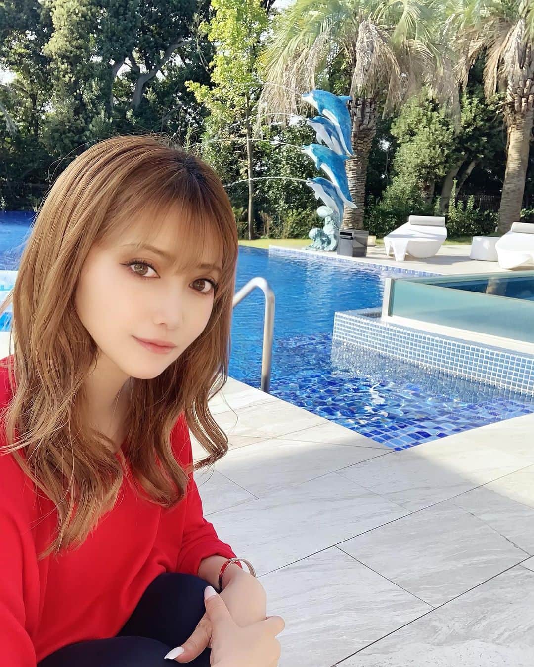 加賀美早紀のインスタグラム：「髪色抜けすぎたから 暗くしてくる。 前髪伸ばせって言われるけど うまくいかない。 っていう言い訳してる。  髪暗くしたら考えます  #髪色 #やばい」