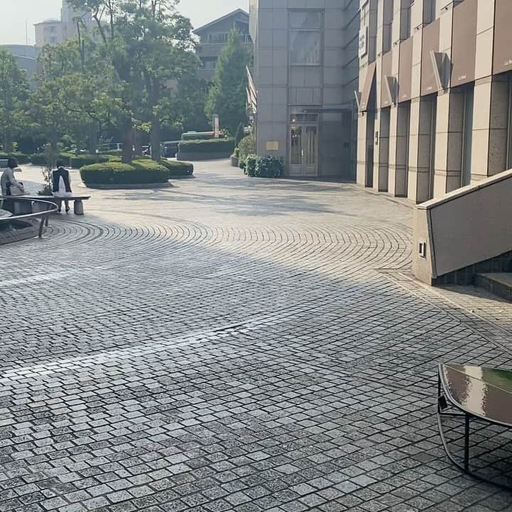 久保田利伸のインスタグラム：「久保田利伸がただただこちらに向かってくるだけの様子をノーカットでお届けする1分動画📸🤔  #久保田利伸  #オチなくてごめんなさい」