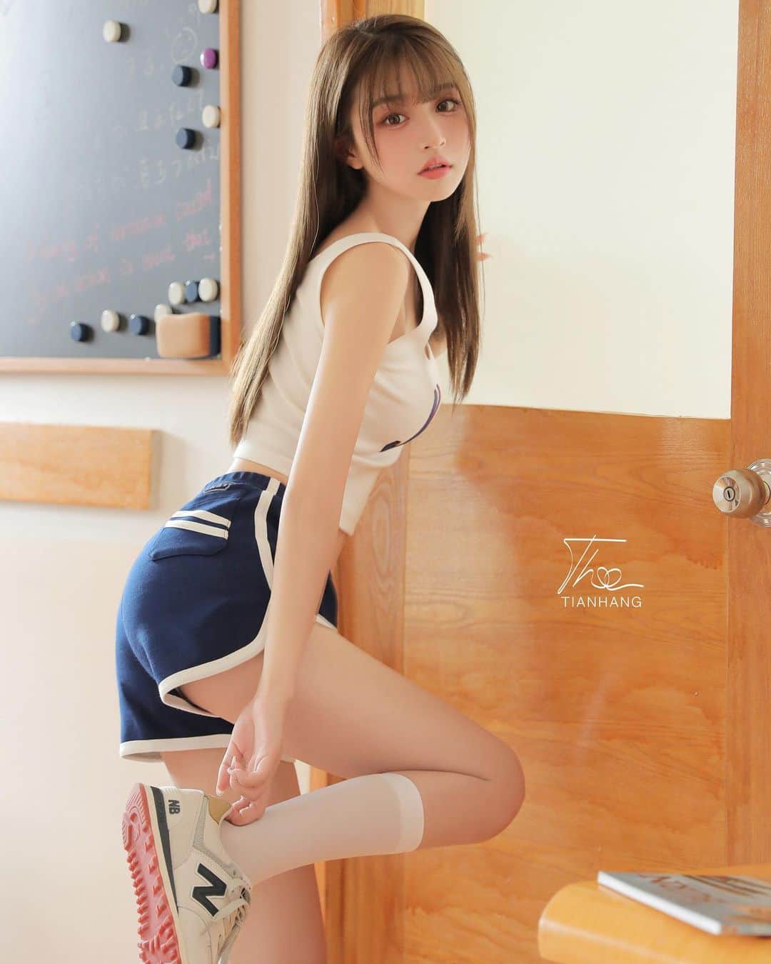 Shikaさんのインスタグラム写真 - (ShikaInstagram)「At the PE class  Model: 陈大莹Chilli / @chen_daying (🇨🇳)  #girl #chinese」9月30日 19時35分 - shika.kamisaka