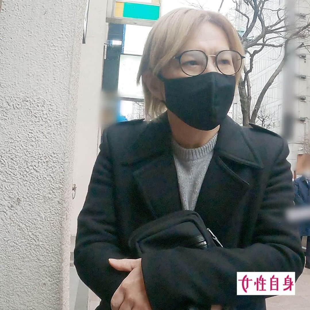 女性自身 (光文社)さんのインスタグラム写真 - (女性自身 (光文社)Instagram)「📣小室哲哉　TM NETWORK6年ぶり再始動へ！目撃した3年前の深夜密談現場 --- 「3年前の1月に芸能界引退を発表した小室さんが、再び芸能界の表舞台に復帰するそうです。まずはTM NETWORKを6年ぶりに再始動させるとか。近日中に正式発表される予定です」（音楽関係者） 小室哲哉（62）が宇都宮隆（63）や木根尚登（64）とTM NETWORKを結成したのは、83年。84年に『金曜日のライオン』でデビューすると、87年には『GET WILD』でオリコンTOP10入りを果たした。94年には突然の活動休止を宣言したが、97年に再結成。2015年、充電期間に突入するまで第一線で活動してきた。17年4月には新曲『GET WILD SONG MAFIA』を発売するも、小室の電撃引退発表により、活動は事実上休止状態だった。 「小室さんの電撃引退発表会見は、当時の所属事務所も“寝耳に水”状態だったとか。『週刊文春』の不倫疑惑に応えるはずの会見が、突然の引退表明になったのですから。今年2月にKEIKOさんとの離婚も成立し、ご本人としては“禊が済んだ”と思われての再出発なのでしょうが、今回の突然の芸能界完全復帰に戸惑っている人たちもいるといいます」（前出・音楽関係者） 実は本誌は“涙の引退会見”からちょうど1週間後の18年1月26日、小室が浅倉大介（53）と結成したユニット『PANDORA』のライブイベント終了後、都内のマンションで宇都宮と木根と合流した現場を目撃している…… --- ▶️続きは @joseijisin のリンクで【WEB女性自身】へ ▶️ストーリーズで、スクープダイジェスト公開中📸 ▶️投稿の続報は @joseijisin をフォロー＆チェック💥 --- #小室哲哉 #宇都宮隆 #木根尚登 #TMNETWORK #再結成 #再始動 #TMN #浅倉大介 #PANDORA #女性自身」9月30日 20時00分 - joseijisin